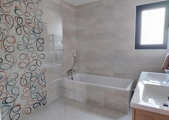 Reva ,8 Couchages, Piscine Entre Terre Et Βίλα *