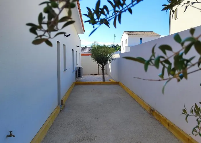 Reva ,8 Couchages, Piscine Entre Terre Et Nézignan-lʼÉvêque