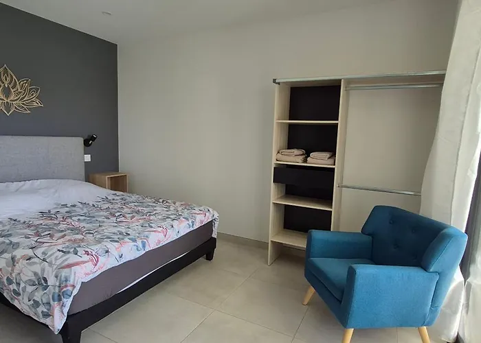 Reva ,8 Couchages, Piscine Entre Terre Et * Nézignan-lʼÉvêque